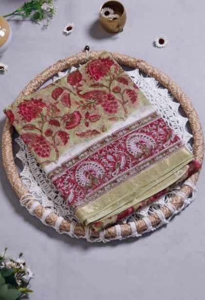 Elegant Lightweight Saree with Contrast Border