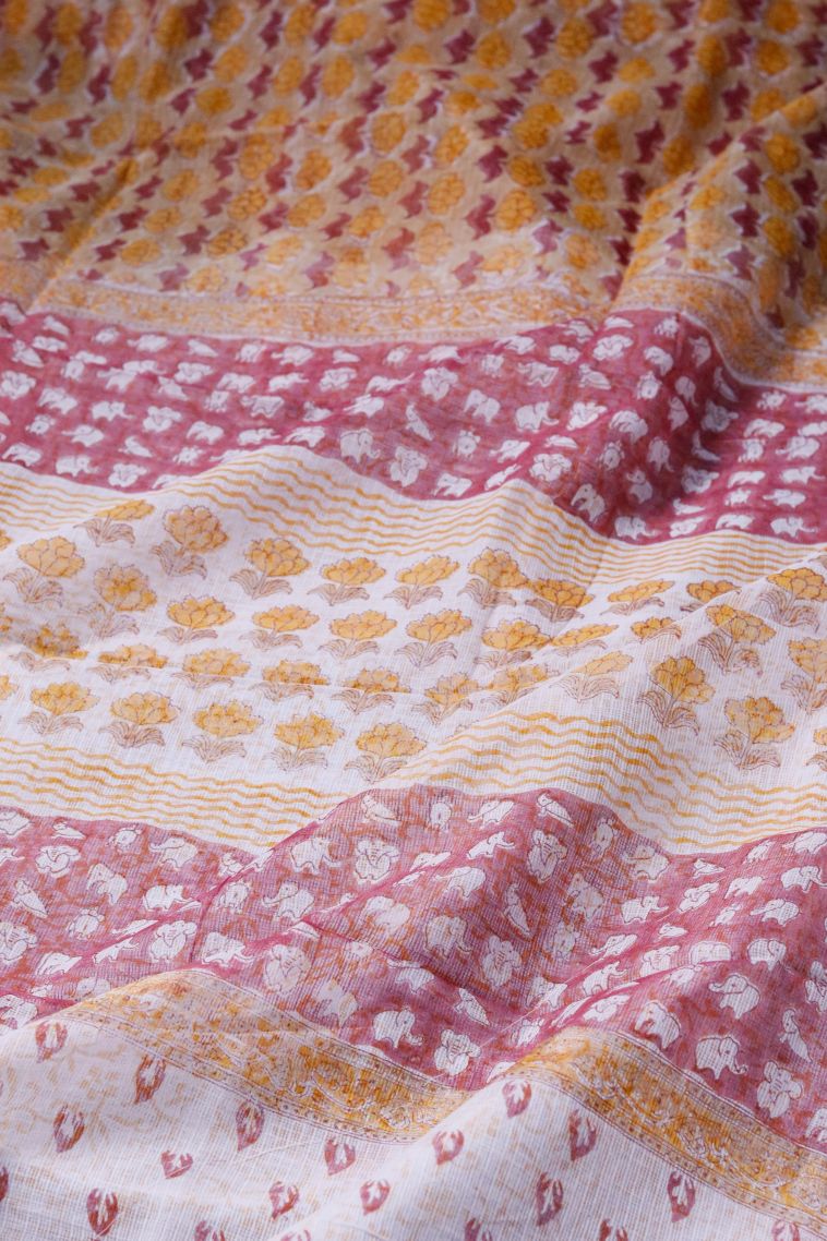 Traditional Lightweight Saree with Gold Zari and Classic Abstract Motif Finish view 2