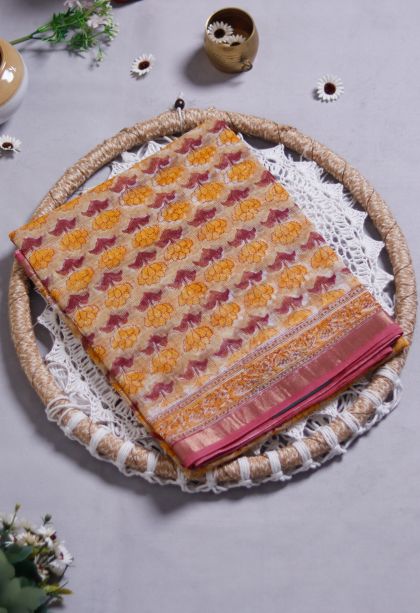 Traditional Lightweight Saree with Gold Zari and Classic Abstract Motif Finish