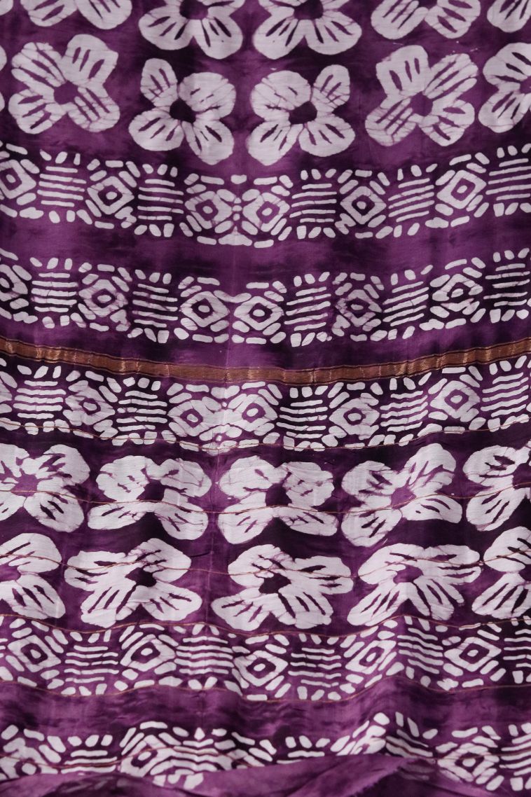 Traditional Floral Lightweight Saree - Ideal for Daily Wear view 2