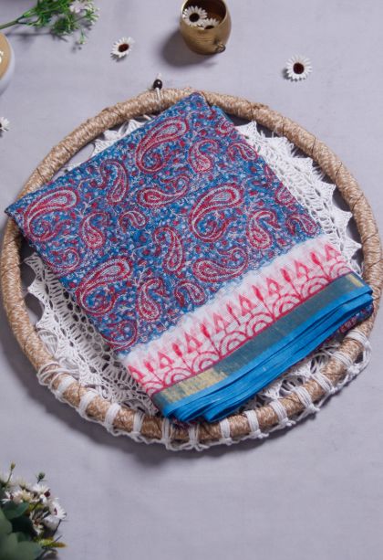 Elegant Blue Lightweight Saree with Paisley Detailing