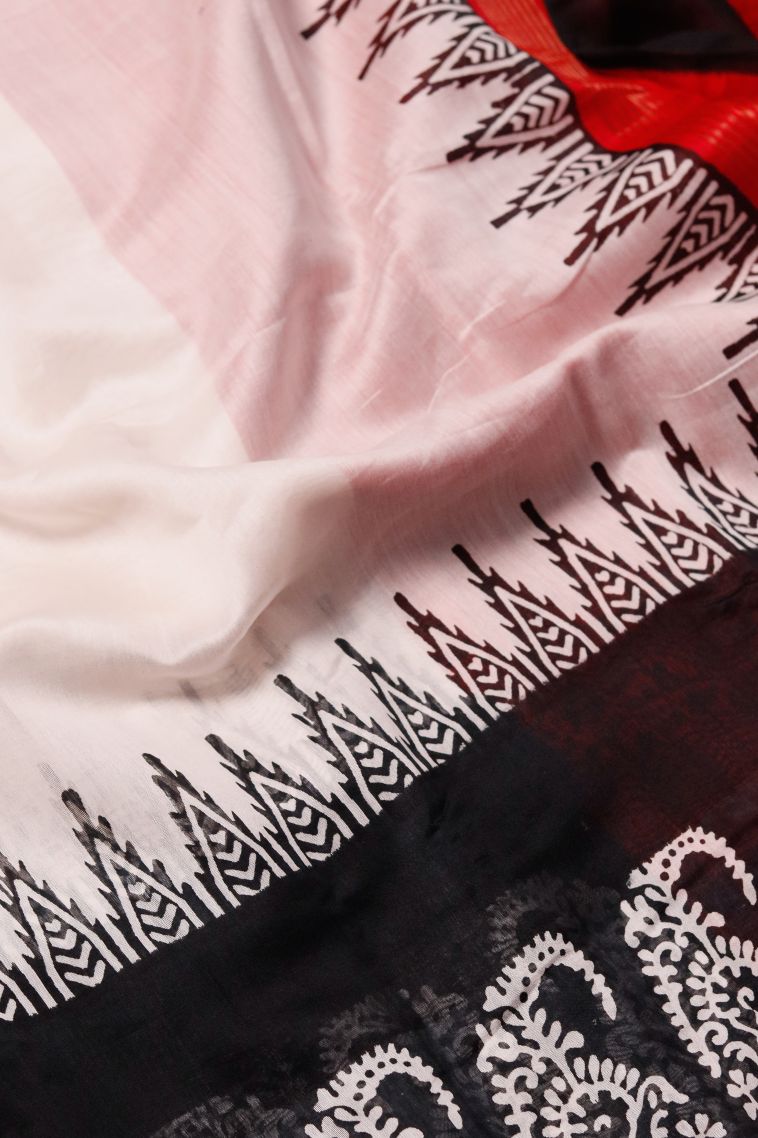 Traditional Solid Colour Lightweight Saree - Ideal for Festive view 4