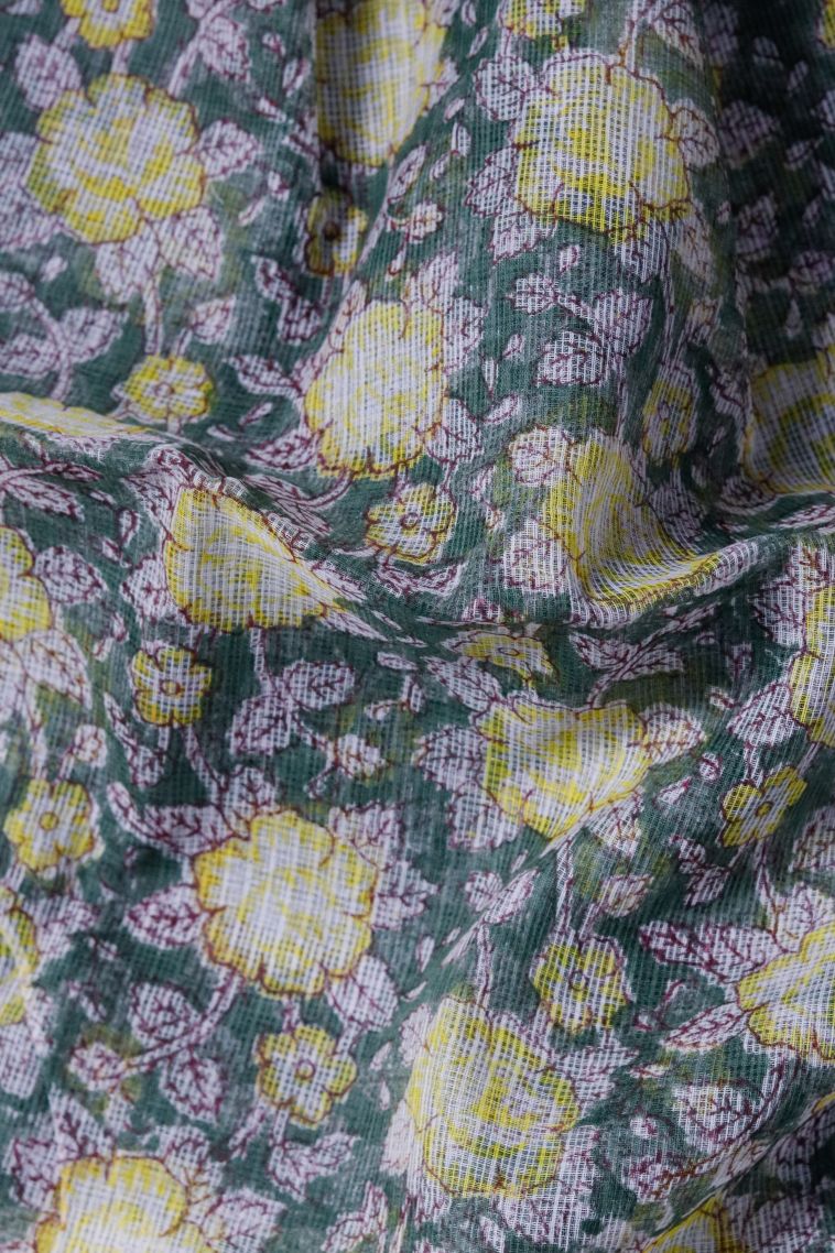 Traditional Floral Lightweight Saree view 4