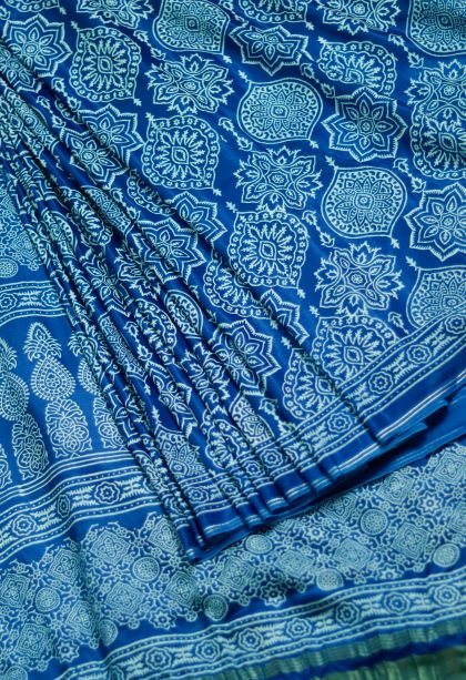 Festive Collection Soft & Flowing Saree with Rich Floral Motif