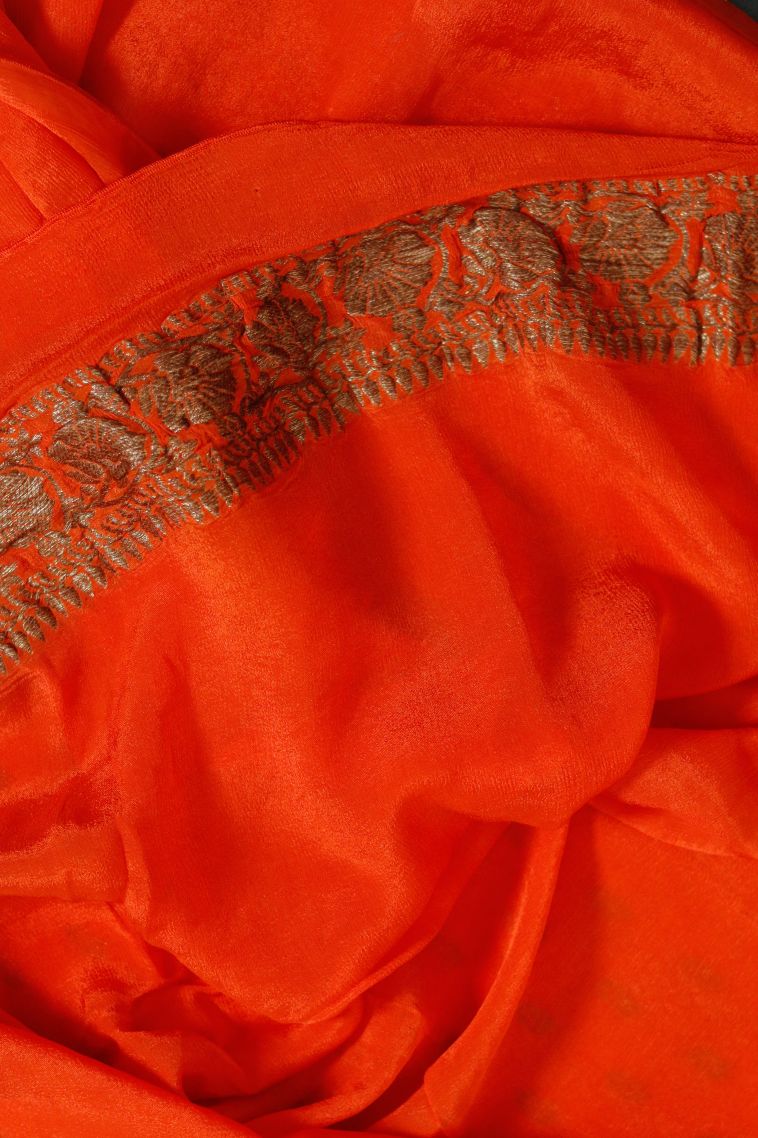 Classic Handwoven Silk-cotton Banarasi Saree Featuring Dotted Designs view 3
