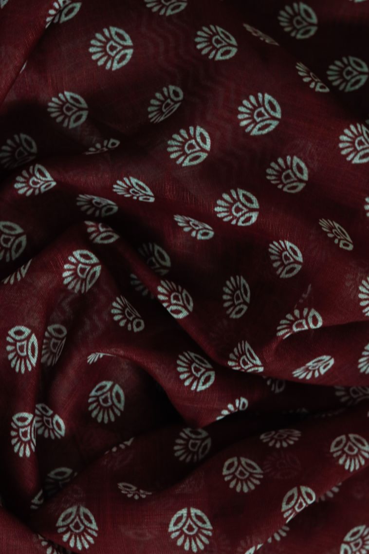 Elegant Linen Saree with Zari Border - Perfect for Office view 3
