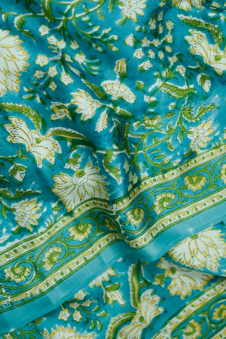 Traditional Soft & Flowing Saree with Classic Floral Motifs Finish view 4