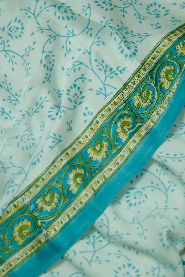 Traditional Soft & Flowing Saree with Classic Floral Motifs Finish view 3