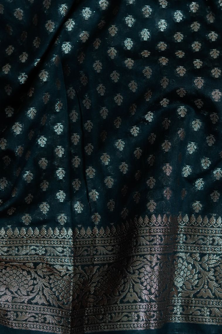 Classic Handwoven Lightweight Saree Featuring Dotted  Floral Motif Design view 3