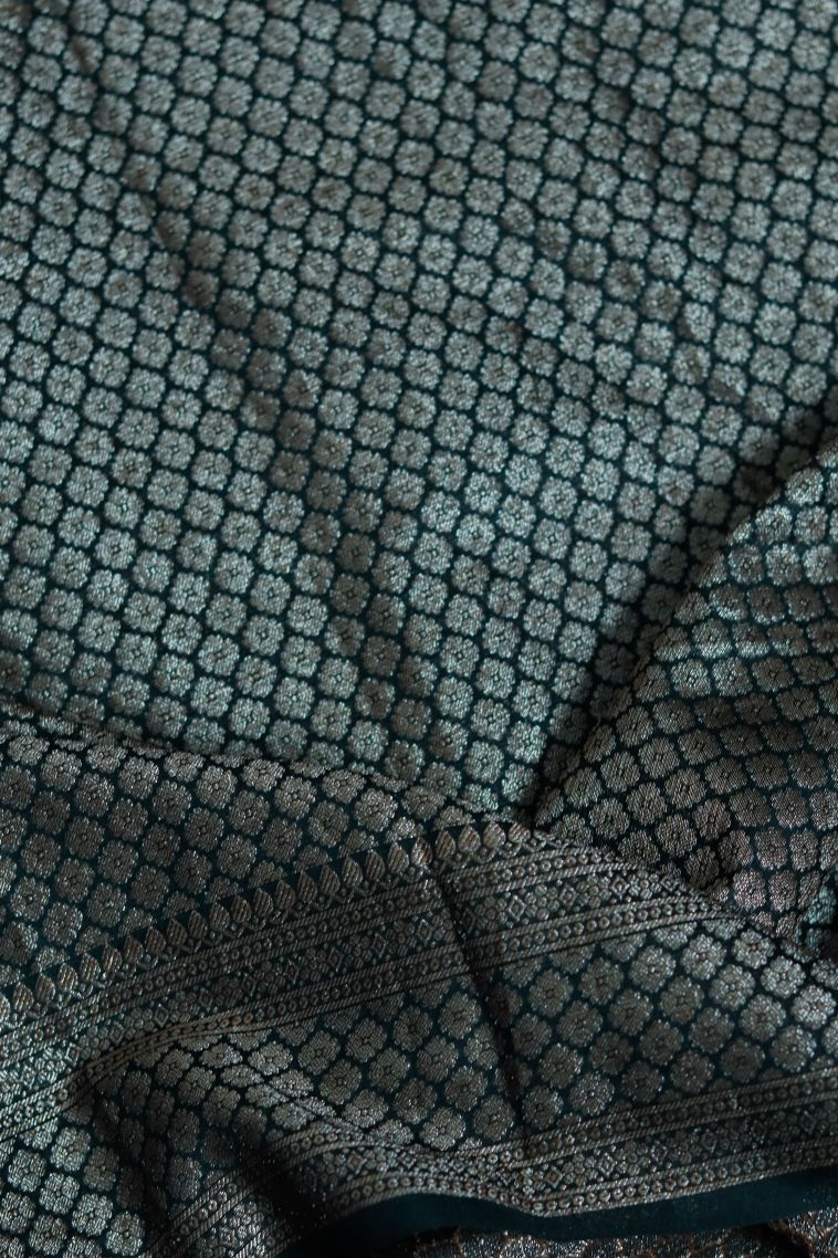 Classic Handwoven Lightweight Saree Featuring Dotted  Floral Motif Design view 2