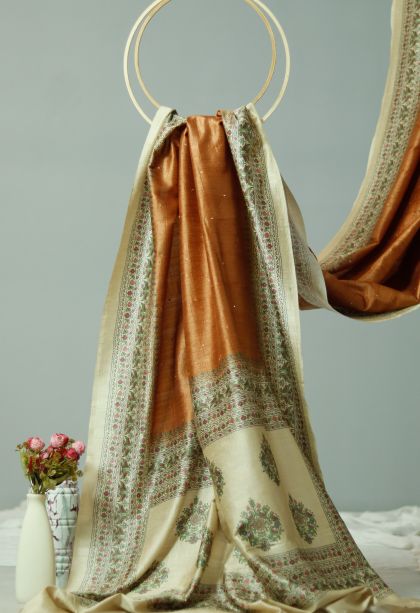 Elegant Stiff & Rich Finish Saree with Floral Motifs Border