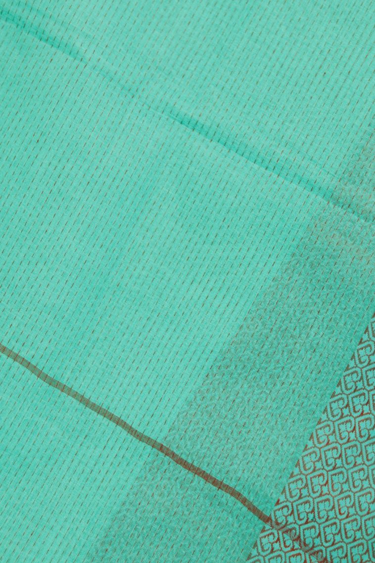 Classic Handwoven Bengal Pure Cotton Saree Featuring Subtle Stripes Pattern view 3