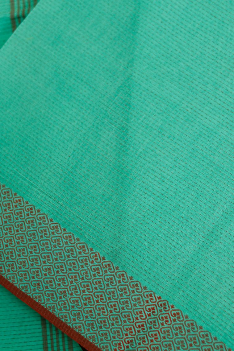 Classic Handwoven Bengal Pure Cotton Saree Featuring Subtle Stripes Pattern view 4