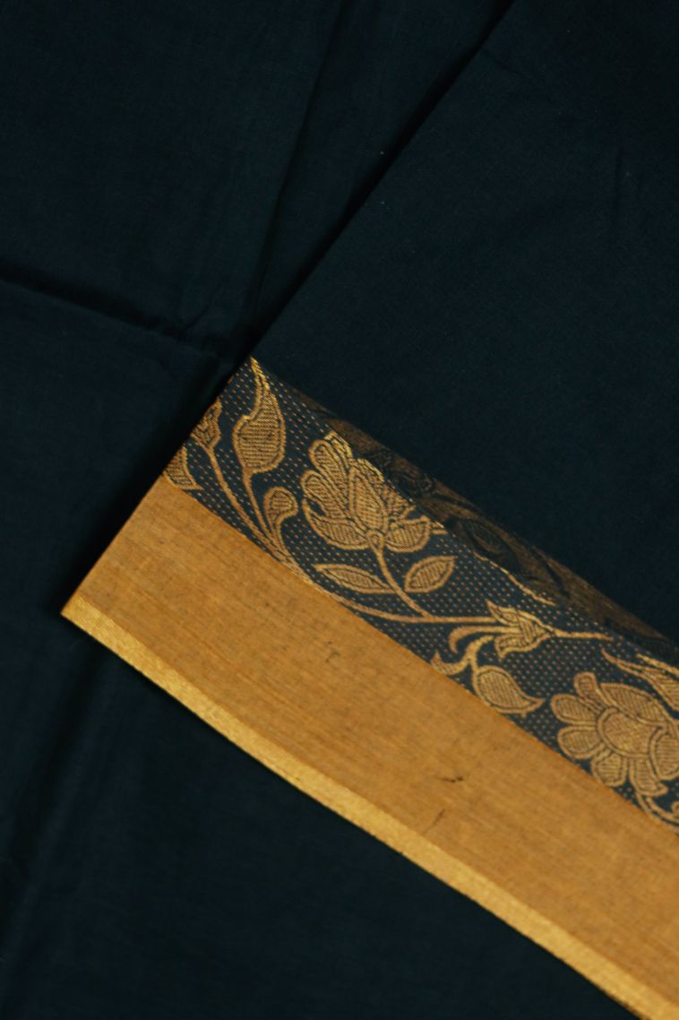 Festive Collection Bengal Pure Cotton Saree with Solid Colour Body view 4