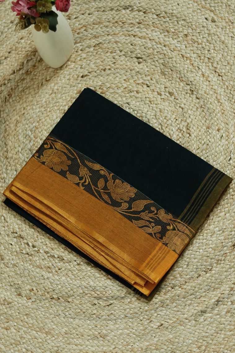 Festive Collection Bengal Pure Cotton Saree with Solid Colour Body view 1