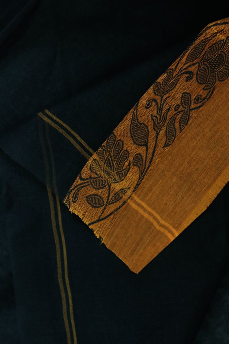 Festive Collection Bengal Pure Cotton Saree with Solid Colour Body view 3