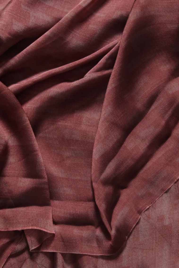 Classic Modal Silk Saree Featuring Abstract Floral Pattern view 3