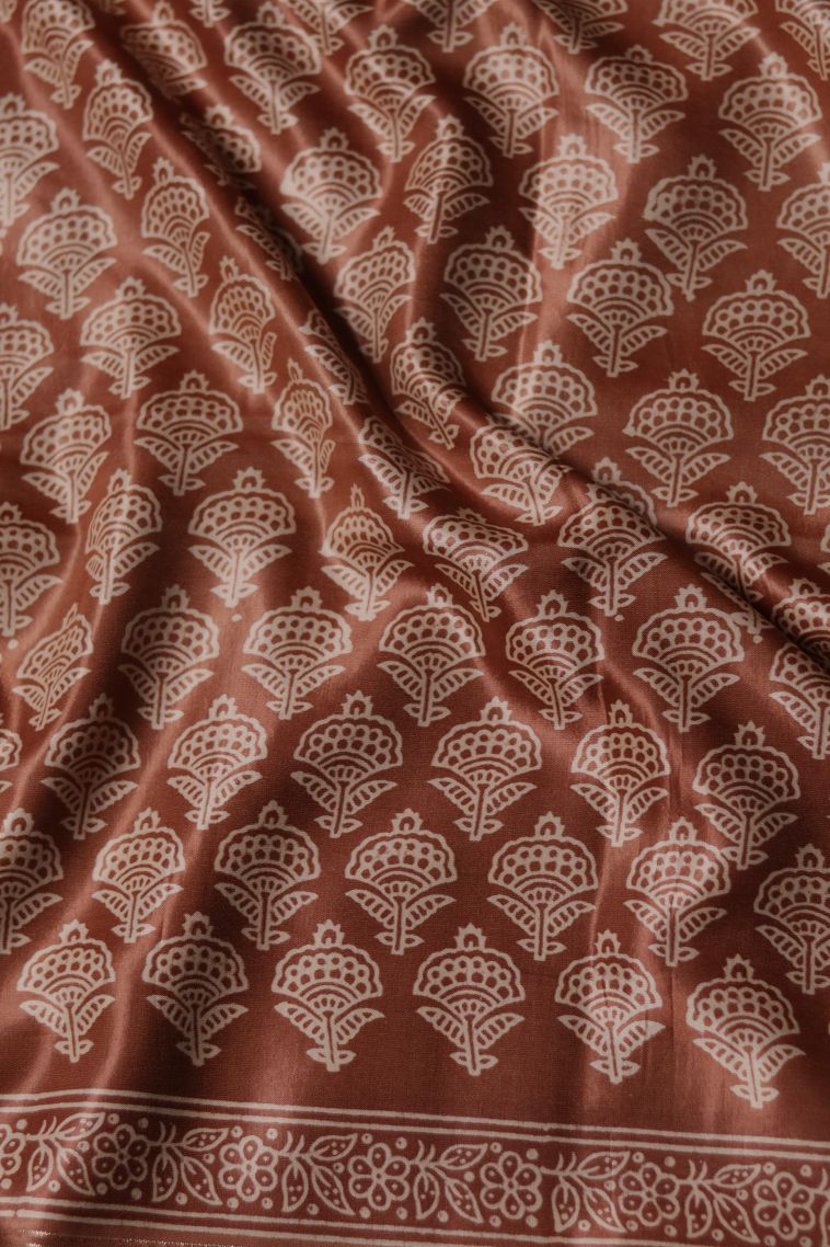 Traditional Modal Silk Saree with Gold Zari and Classic Floral Motifs Finish view 4