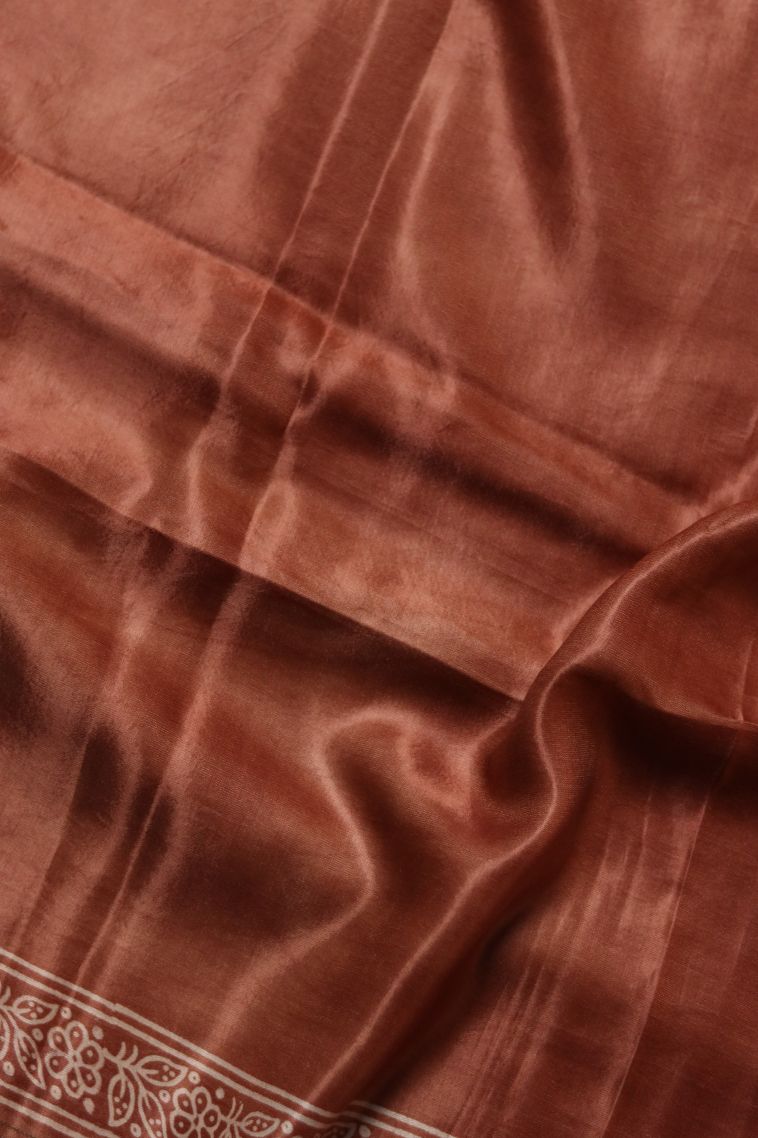Traditional Modal Silk Saree with Gold Zari and Classic Floral Motifs Finish view 3
