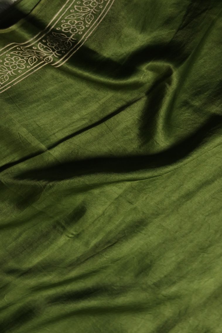 Traditional Modal Silk Saree with Green Zari and Classic Floral Motifs Finish view 3