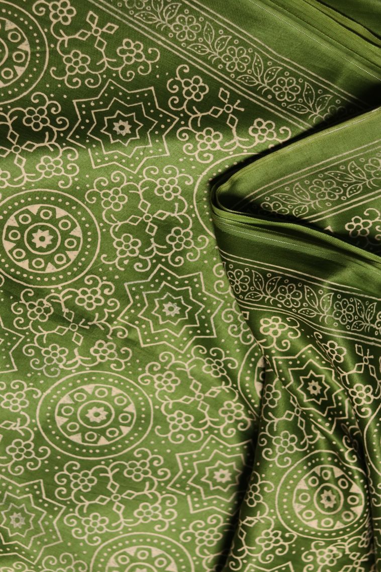 Traditional Modal Silk Saree with Green Zari and Classic Floral Motifs Finish view 4