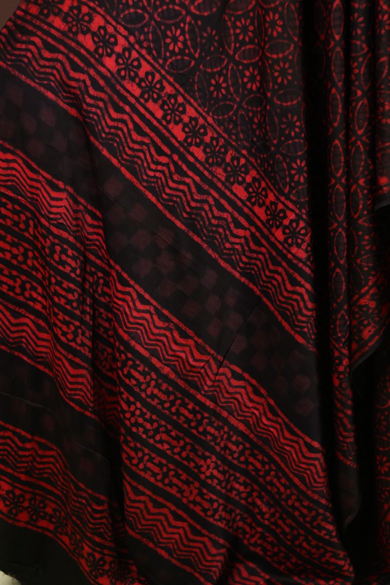 Classic Modal Silk Saree Featuring Floral Work view 2