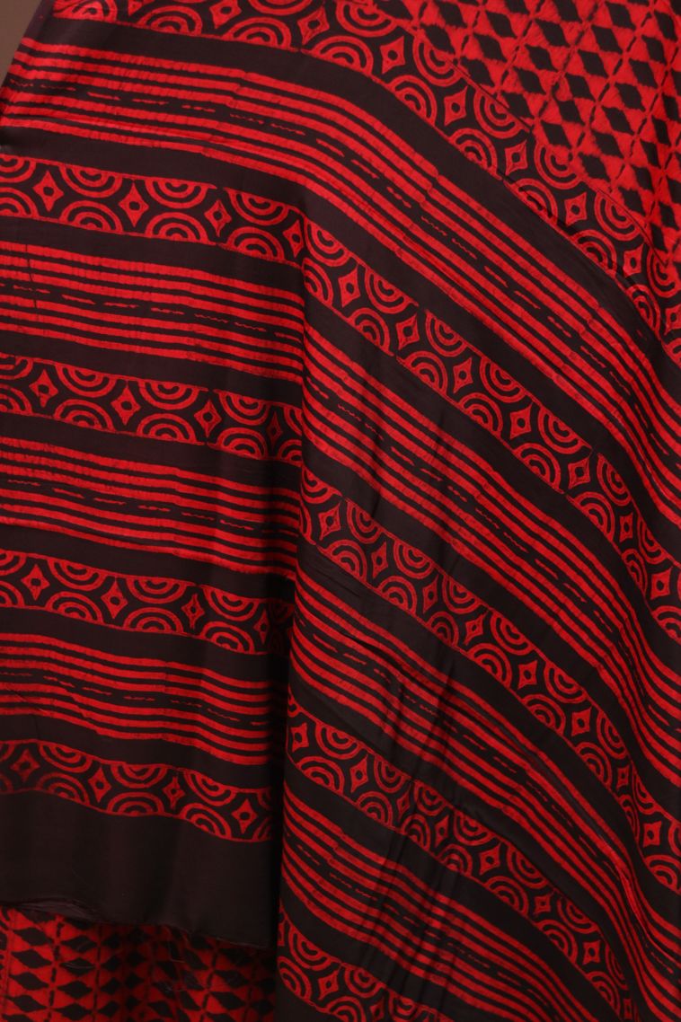 Modal Silk Saree with Classic Abstract Motif Finish view 2