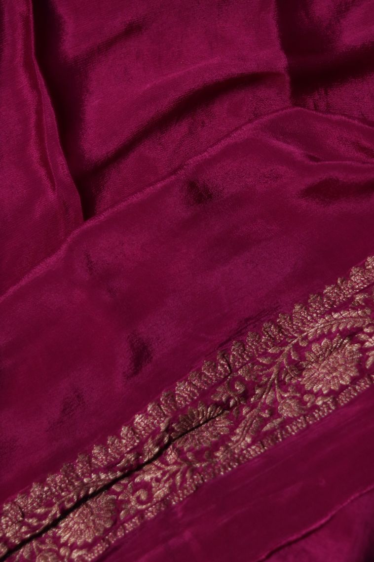 Traditional Banarasi Saree with Classic Abstract Motif Finish view 3