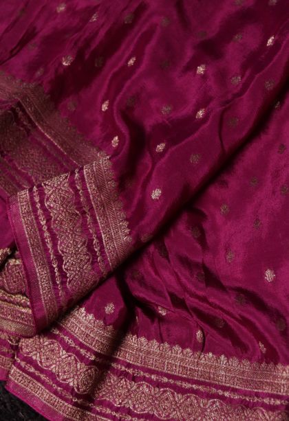 Traditional Banarasi Saree with Classic Abstract Motif Finish