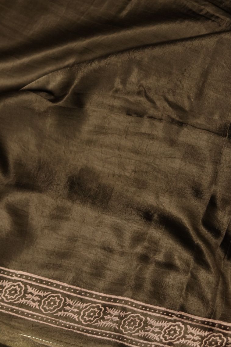 Classic Handwoven Modal Silk Saree Featuring Gold Zari Work view 3