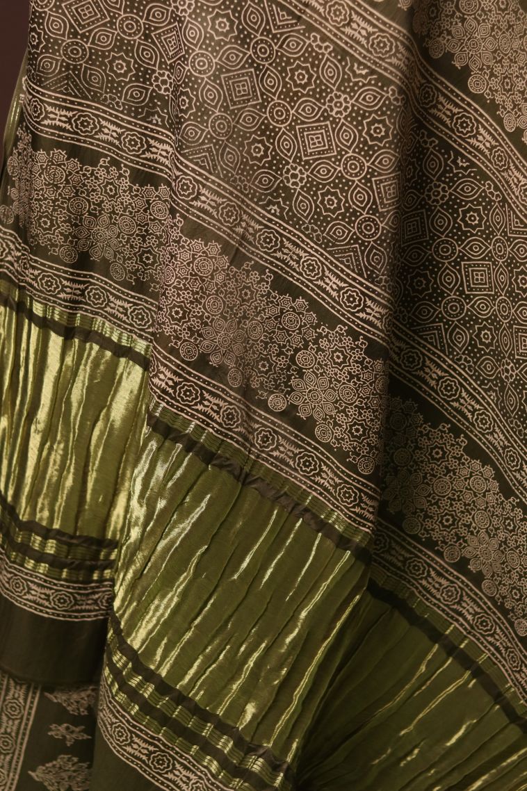 Classic Handwoven Modal Silk Saree Featuring Gold Zari Work view 2