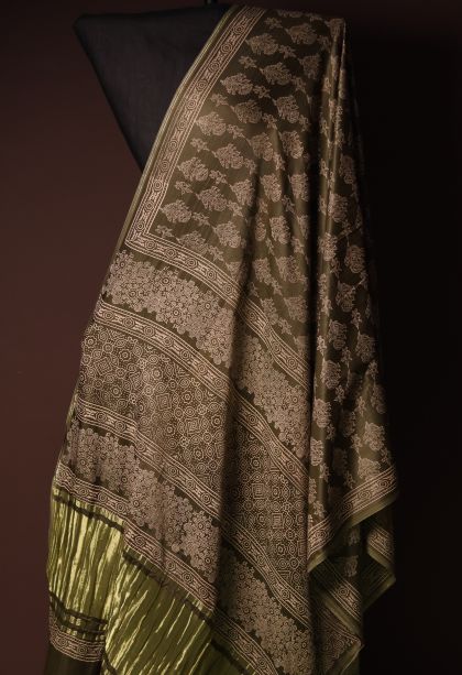Classic Handwoven Modal Silk Saree Featuring Gold Zari Work