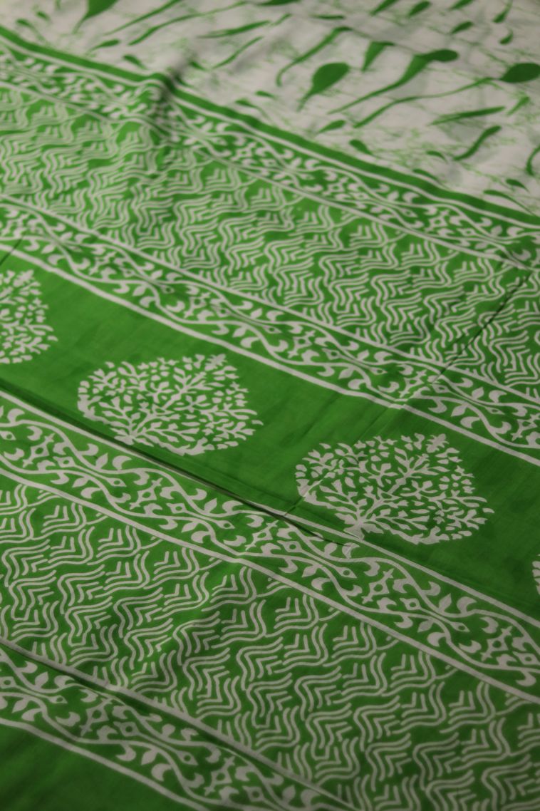 Everyday Wear Green and White Mul Cotton Saree - Comfortable and Stylish view 2