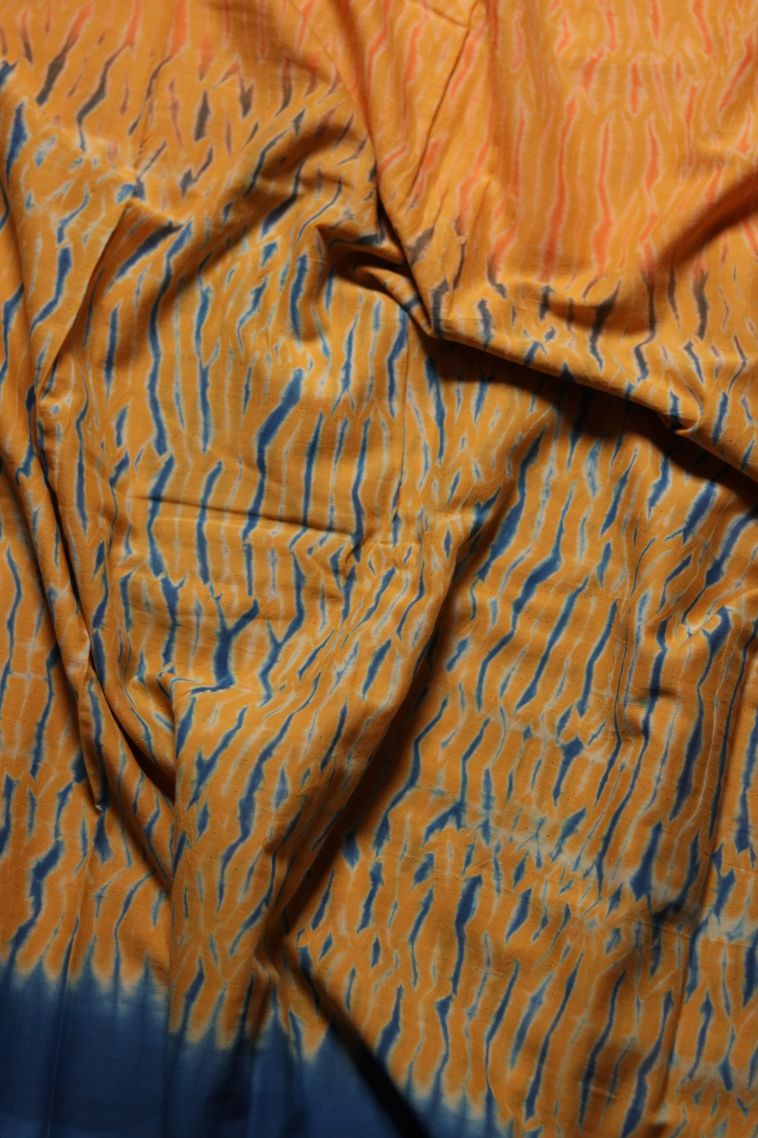 Elegant Mul Cotton Saree with Contrast Border - Perfect for Daily Wear view 3