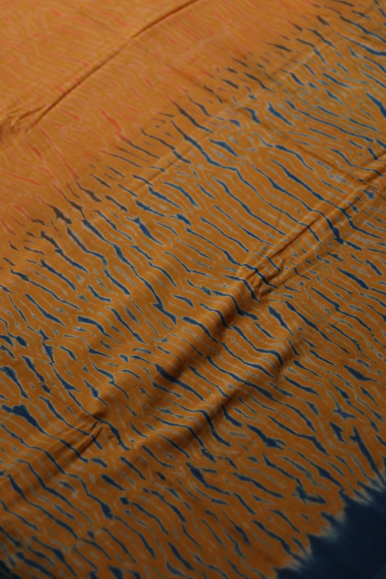 Elegant Mul Cotton Saree with Contrast Border - Perfect for Daily Wear view 2