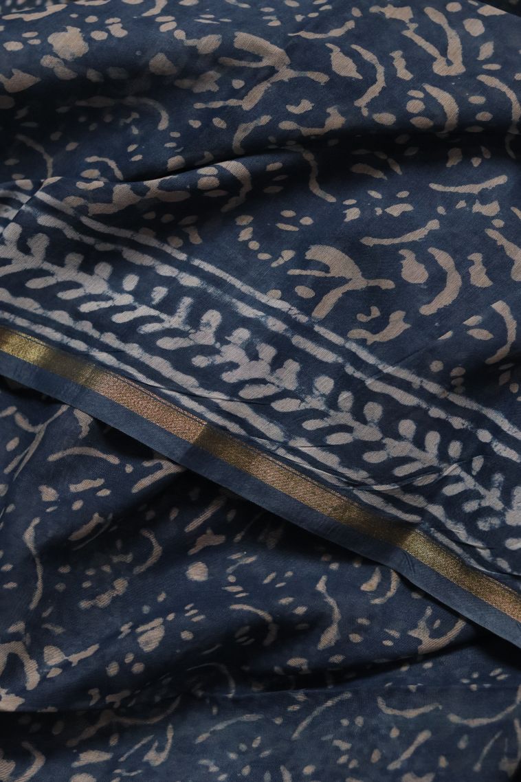 Classic Handwoven Chanderi Saree Featuring Gold Zari Work view 3