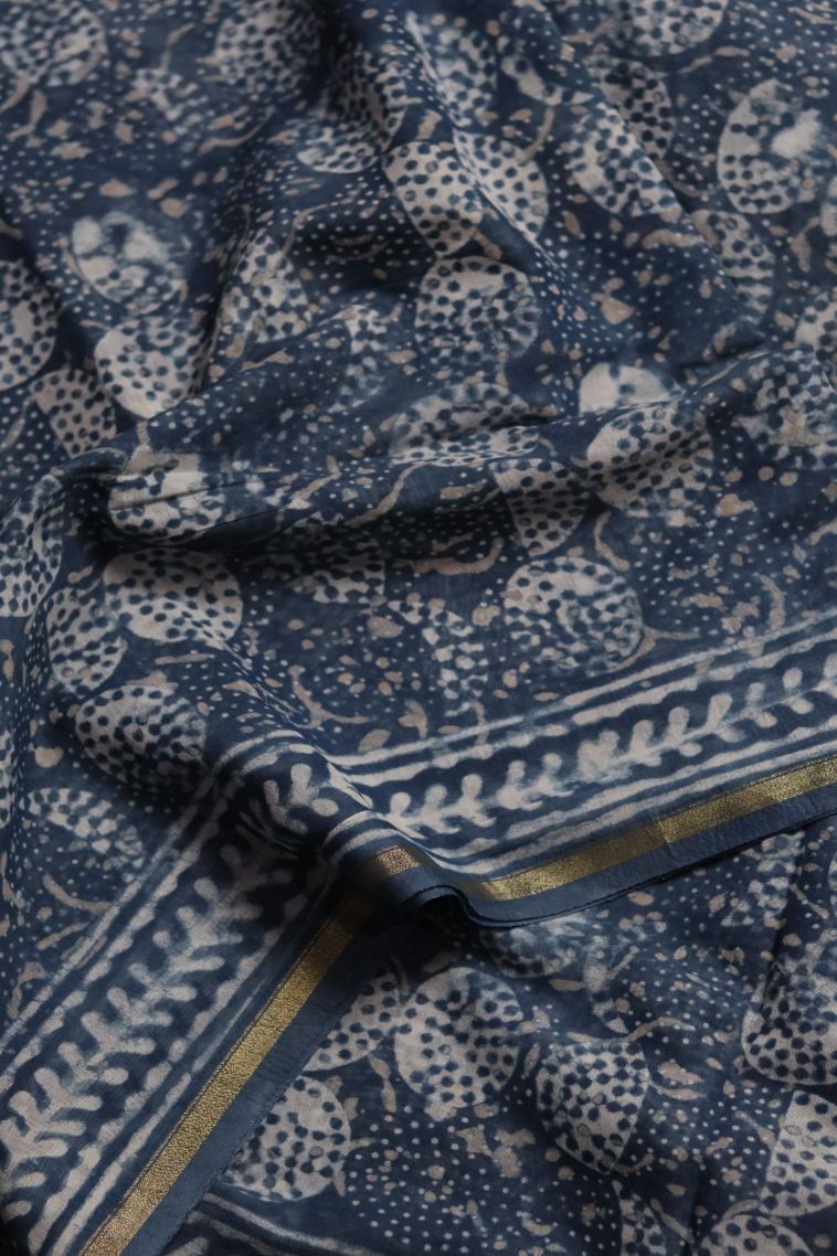Classic Handwoven Chanderi Saree Featuring Gold Zari Work view 1