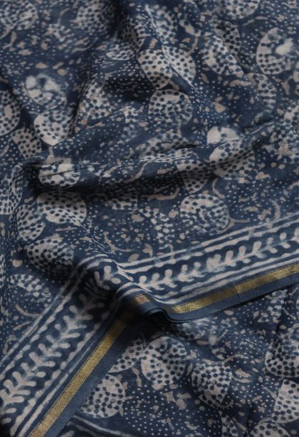 Classic Handwoven Chanderi Saree Featuring Gold Zari Work
