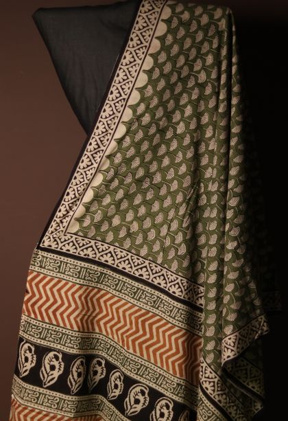 Traditional Mul Cotton Saree with Classic Floral Motifs Finish