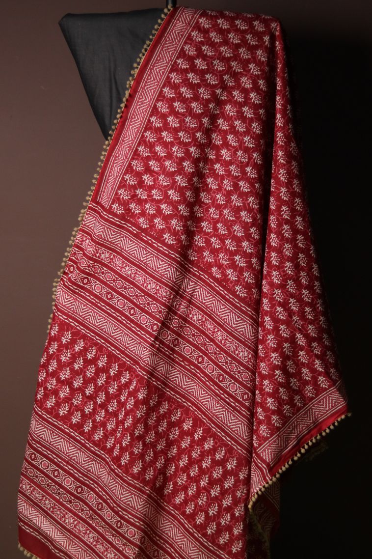 Elegant Mul Cotton Saree with Geometric Border - Perfect for Daily Wear view 1