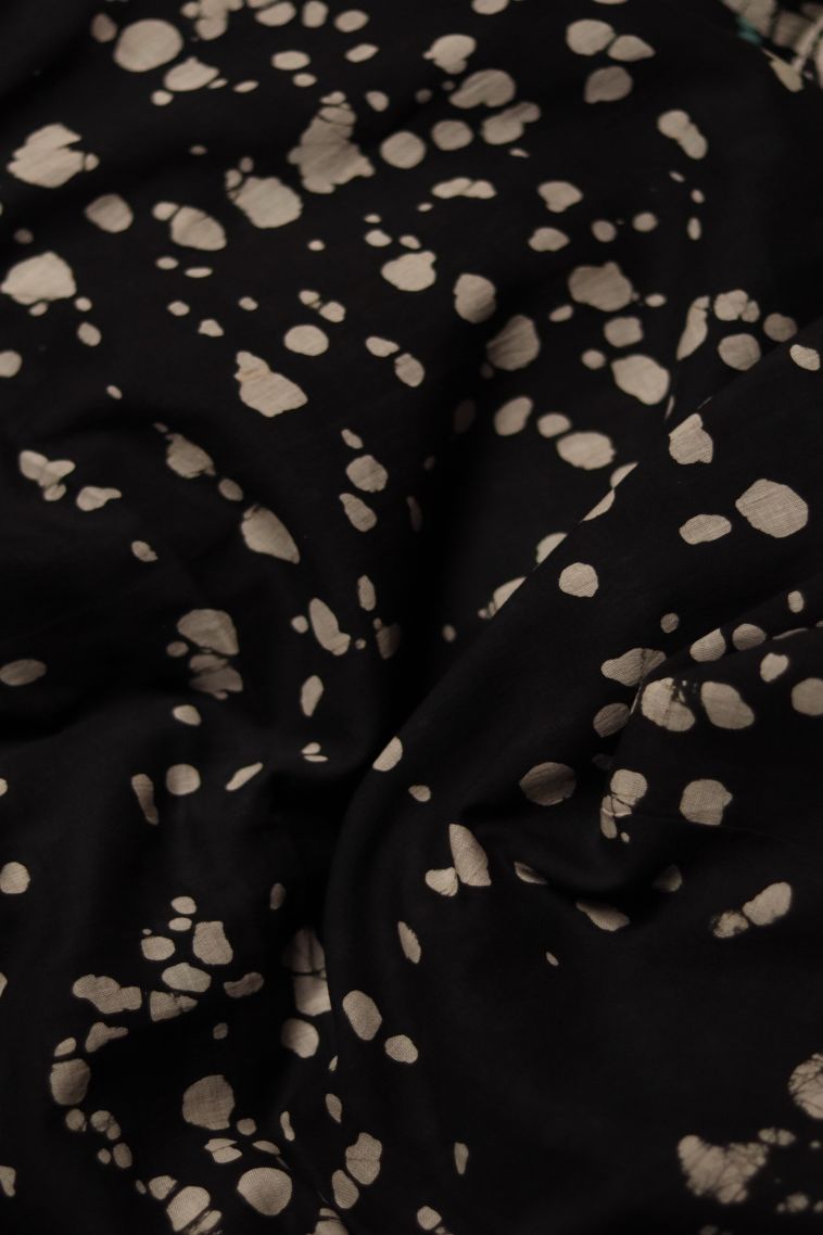 Everyday Wear Black Mul Cotton Saree - Comfortable and Stylish view 3