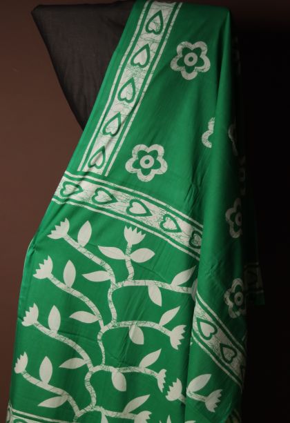 Classic Handwoven Mul Cotton Saree Featuring Floral and Heart Patterns
