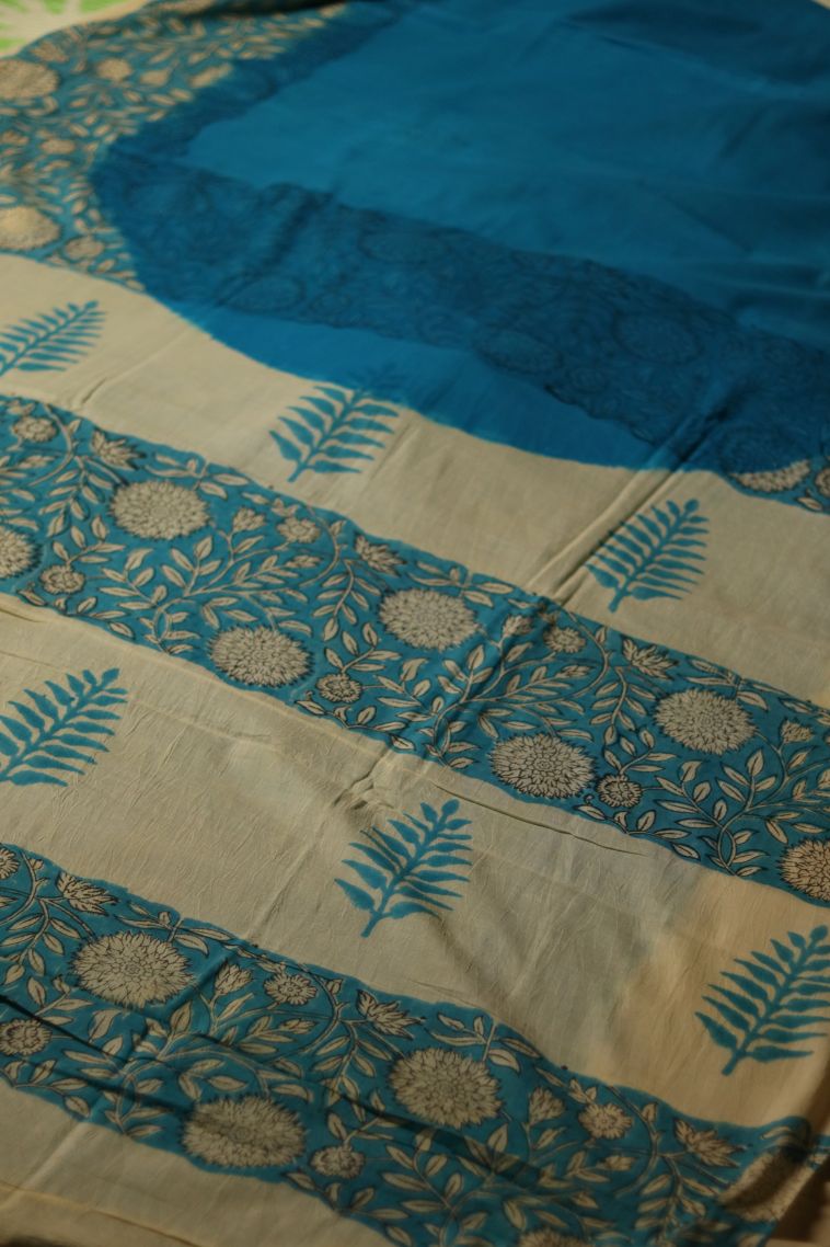 Mul Cotton Saree with Floral Borders and Solid Work - Timeless Style view 2