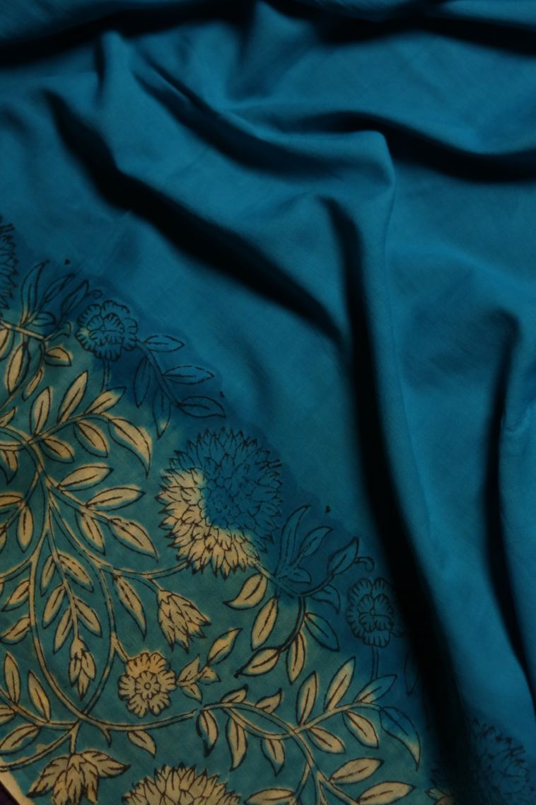 Mul Cotton Saree with Floral Borders and Solid Work - Timeless Style view 3