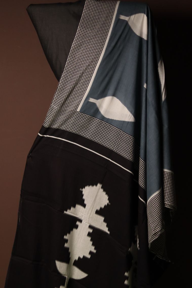 Festive Collection Mul Cotton Saree with Subtle Abstract Floral Motifs view 1