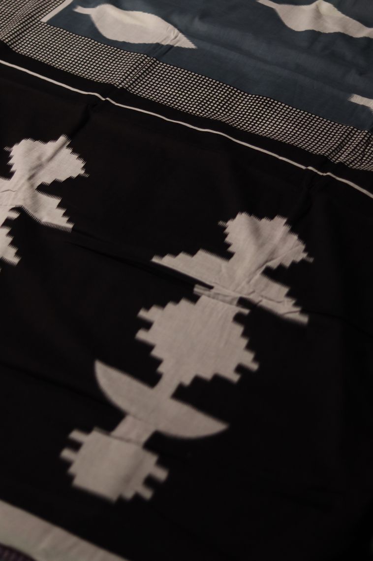 Festive Collection Mul Cotton Saree with Subtle Abstract Floral Motifs view 2