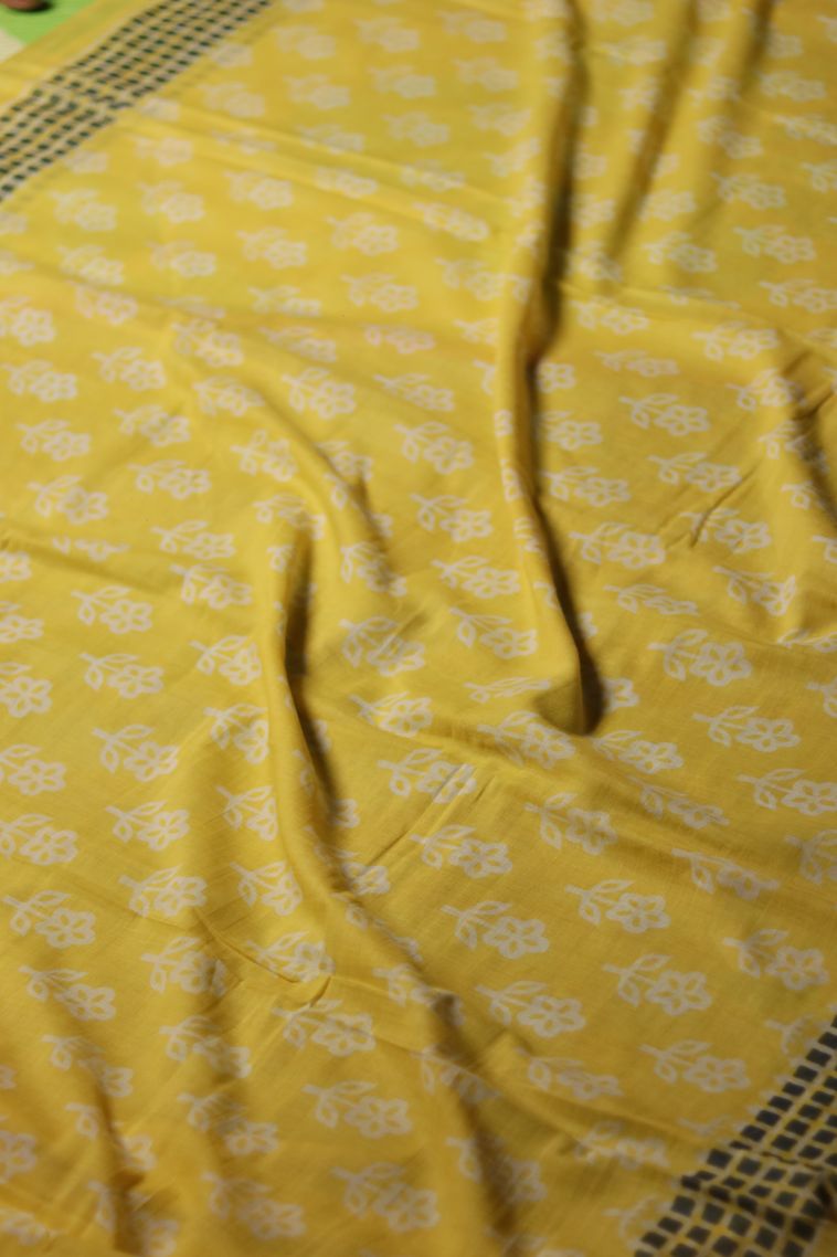 Elegant Mul Cotton Saree with Stripes Border - Perfect for Daily Wear view 2