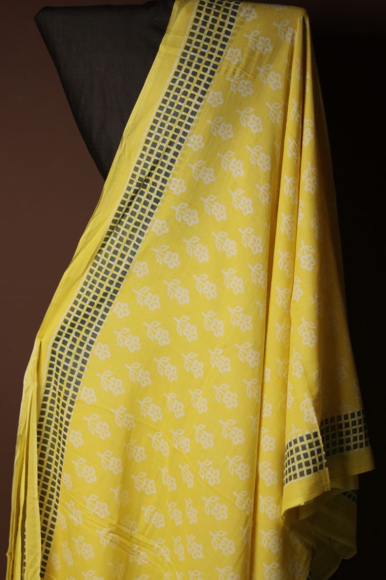 Elegant Mul Cotton Saree with Stripes Border - Perfect for Daily Wear view 1