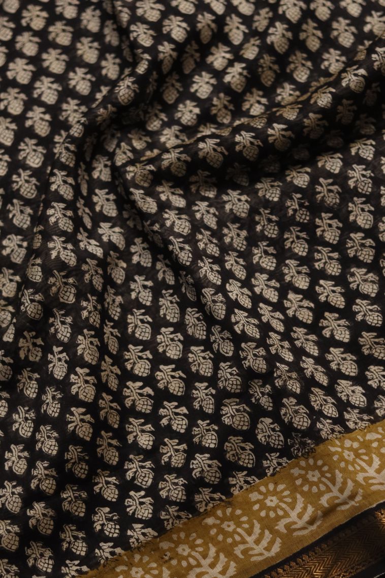 Traditional Chanderi Saree with Gold Zari and Classic Floral Motifs Finish view 3