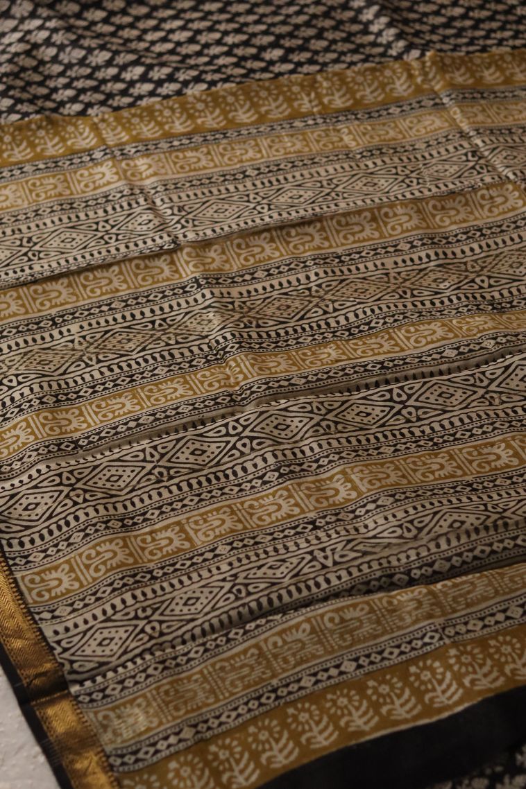 Traditional Chanderi Saree with Gold Zari and Classic Floral Motifs Finish view 1